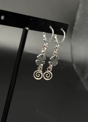 Whimsical Clove Earrings, état: Neuf sans étiquette, 8,50 €, 9,63 € Protection acheteurs incluse
