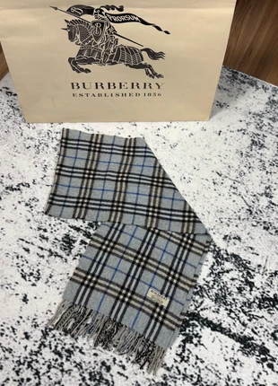 Écharpe Burberry London Vintage Y2K | 100% Lambswool | 140x30, brand: Burberry, condition: Very good, €28.99, €31.14 includes Buyer Protection