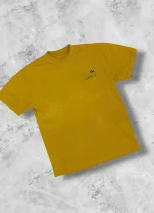 T-shirt lacoste - Vintage/2000’s/90’s - Très bon état - Logo brodé - Jaune - Taille M, marca: Lacoste, estado: Muito bom, tamanho: M, €15.00, €16.45 inclui Proteção do Comprador