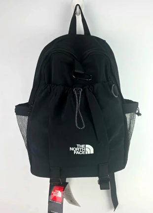 The North Face Black Backpack – Lightweight, Durable & Stylish Outdoor Daypack for Travel, marque: The North Face, état: Très bon état, 34,99 €, 37,44 € Protection acheteurs incluse