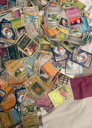 Pokémon - Lot de 300 cartes reverses Pokémon - françaises et officielles, marke: Pokémon, zustand: Neu, 100,00 €, 105,70 € inklusive Vinted-Käuferschutz
