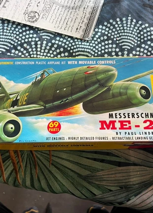 Airplane- construction - collector jeux anciens- ME-262 - Messerschmitt-, marque: Collection, état: Neuf sans étiquette, taille: 10 ans / 140 cm, 15,00 €, 16,45 € Protection acheteurs incluse