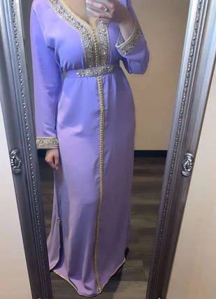 Takchita violette ornée de perles, marque: salmamastoura, état: Très bon état, taille: Taille unique, 56,00 €, 59,50 € Protection acheteurs incluse