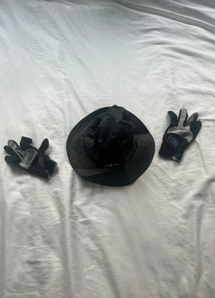 Golf Gear Bundle Stylish Bucket Hat and DualHand Golf Gloves LR ready to Tee Off, condition: Good, €4.00, €4.90 includes Buyer Protection