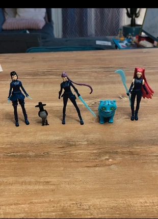 Lots de figurines k pop démon hunters, marque: demon hunters, état: Neuf sans étiquette, taille: 5 ans / 110 cm, 10,00 €, 11,20 € Protection acheteurs incluse