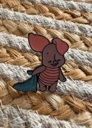 Pins Porcinet 🐷🌸, marca: Winnie The Pooh, estado: Muy bueno, 4,00 €, 4,90 € Protección al comprador Pro incluida