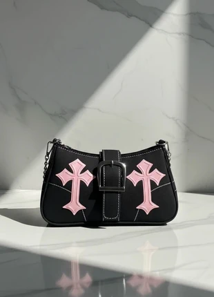 Sac noir gothique avec croix roses et boucle, Moroa, marca: Moroa, estado: Muito bom, €45.90, €48.90 inclui Proteção do Comprador Pro