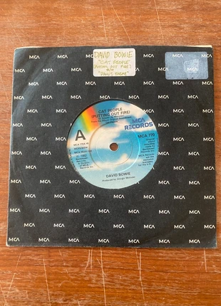 David Bowie Music By Giorgio Moroder - Cat People (Putting Out Fire) 7", zustand: Sehr gut, 4,00 €, 4,90 € inklusive Vinted-Käuferschutz