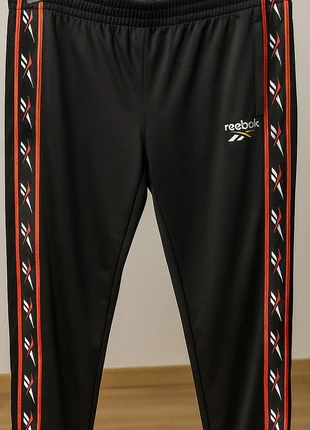 Pantalón chandal trackpant Reebok 80’s 90’s vintage retro talla L logo bandas laterales streetwear, marca: Reebok, estado: Muito bom, tamanho: L, €12.99, €14.34 inclui Proteção do Comprador