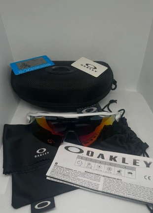 Lunettes Oakley Radar EV Path - Blanc & Noir, marque: Oakley, état: Neuf avec étiquette, 60,00 €, 63,70 € Protection acheteurs incluse