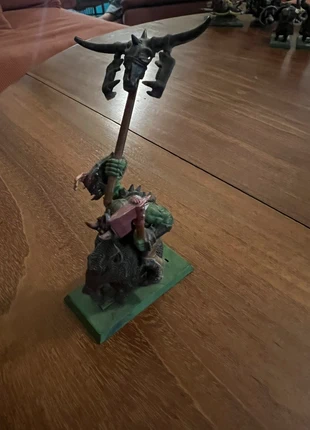 Chevaucheur orc sur sanglier porteur de la grande bannière oop plastique, marque: Games Workshop, état: Bon état, 8,00 €, 9,10 € Protection acheteurs incluse