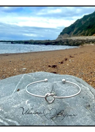 Bracelet jonc minimaliste en acier inoxydable argenté avec noeud - Uhaina Bijoux, marke: Uhaina Bijoux, zustand: Neu, mit Etikett, 10,00 €, 11,20 € beinhaltet Vinted-Käuferschutz Pro