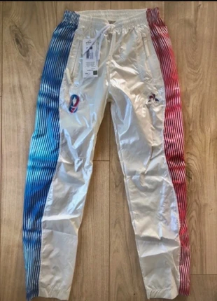 Survêtement JO 2024 nylon, marque: Le Coq Sportif, état: Très bon état, taille: S, 79,00 €, 83,65 € Protection acheteurs incluse