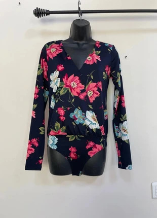 Body Stradivarius S manches longues fleuri bleu marine, brand: Stradivarius, condition: Good, size: S / 36 / 8, €9.00, €10.15 includes Buyer Protection Pro
