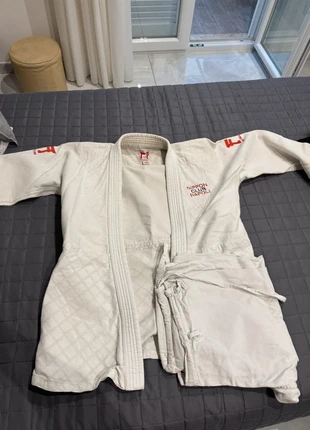 Judogi/kimono arti marziali 170cm, brand: Fighting Films, condizioni: Buone, €30.00, €32.20 include la Protezione acquisti
