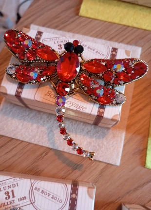 Broche avec la boîte, marca: luxe.fr, estado: Muito bom, €5.00, €5.95 inclui Proteção do Comprador Pro