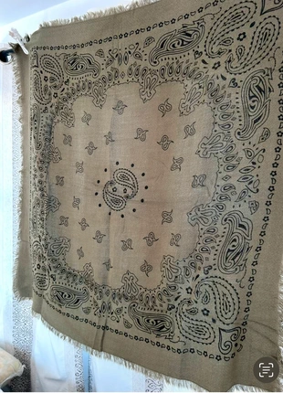 Foulard style Kujten écharpe frangée kaki 100x100 30 % laine 70 % viscose, brand: LAINE, condizioni: Ottime, €30.50, €32.73 include la Protezione acquisti