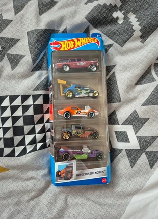 Hot wheels set, merk: Hot Wheels, staat: Nieuw met prijskaartje, maat: Universeel, € 5,95, € 6,95 inclusief Kopersbescherming