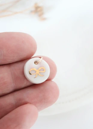 Vide atelier petit pendentif kawaï noeud porcelaine or fin, marca: Fabrication Artisanale, estado: Muito bom, €12.00, €13.30 inclui Proteção do Comprador Pro