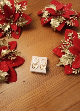 Jolie boucles d'oreilles dorées papillon blanc neuves, merk: sans marque, staat: Nieuw zonder prijskaartje, € 5,00, € 5,95 inclusief Kopersbescherming Pro