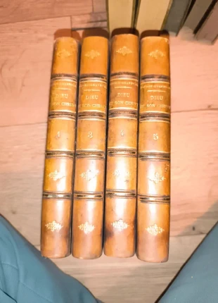Dieu et son Christ – Abbé Poisson-Grandval – 4 vol. sur 5 1875 – Reliures cuir, staat: Goed, € 40,00, € 42,70 inclusief Kopersbescherming Pro