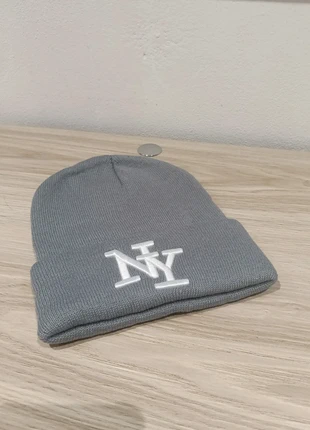 Cappello in lana con logo NY ricamato, brand: New Yorker, condizioni: Nuovo senza cartellino, taglia: Taglia unica, €6.00, €7.00 include la Protezione acquisti