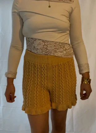 Short en maille jaune moutarde signé zara taille L (coton/polyester), marke: Zara, zustand: Sehr gut, größe: L / 40 / 12, 7,00 €, 8,05 € beinhaltet Vinted-Käuferschutz Pro