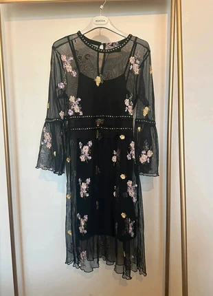 Romeo & Juliet’s Design cocktailjurk maat M – mesh, studs & bloemen, marque: Romeo & Juliet Couture, état: Très bon état, taille: M / 38 / 10, 12,99 €, 14,34 € Protection acheteurs incluse