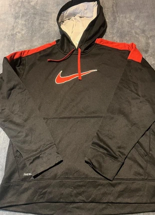 Sweat à capuche Nike Taille XL logo brodé, marque: Nike, état: Très bon état, taille: XL, 20,00 €, 21,70 € Protection acheteurs incluse