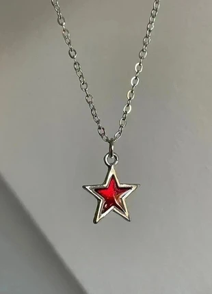 beautiful y2k style silver colored red bordeaux star necklace, marque: y2k, état: Neuf sans étiquette, 10,49 €, 11,71 € Protection acheteurs incluse