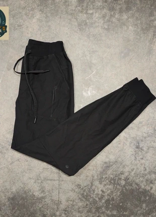 Pantalon de Sport Lululemon Noir - Survêtement Homme Taille S, marke: Lululemon, zustand: Gut, größe: S, 11,80 €, 13,09 € beinhaltet Vinted-Käuferschutz Pro