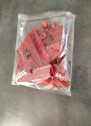 Lot pièces de lego bordeaux, merk: LEGO, staat: Heel goed, maat: Universeel, € 5,00, € 5,95 inclusief Kopersbescherming