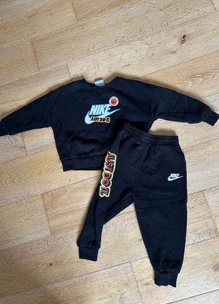 Ensemble Nike, marque: Nike, état: Très bon état, taille: 24-36 mois / 92 cm, 6,00 €, 7,00 € Protection acheteurs incluse