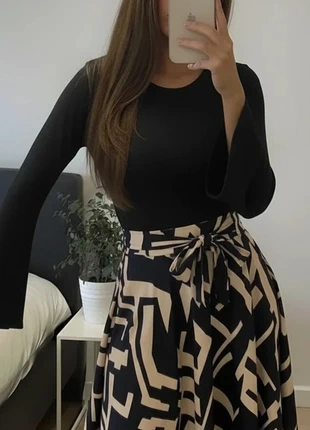 Jupe évasé à taille haute contrastée en noir avec laçage - Taille S, marque: jupes, état: Très bon état, taille: S / 36 / 8, 34,90 €, 37,35 € Protection acheteurs incluse