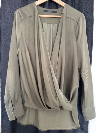 💚 Camicia/Top GUESS – Taglia M – Come Nuova 💚, marca: GUESS, estado: Muito bom, tamanho: M / 38 / 10, €14.00, €15.40 inclui Proteção do Comprador