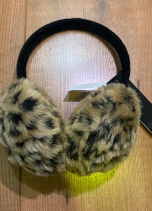 Ohrwärmer y2k Leoprint, brand: y2k, condizioni: Nuovo con cartellino, taglia: Taglia unica, €12.00, €13.30 include la Protezione acquisti