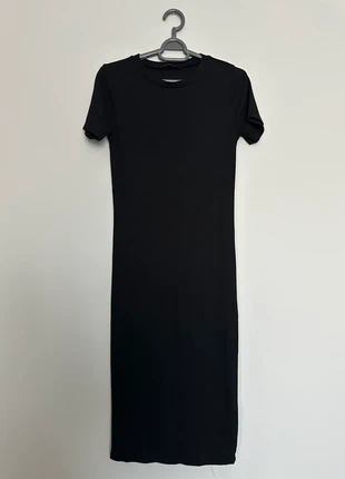 Robe noire moulante basique à manches courtes | taille S, staat: Nieuw zonder prijskaartje, maat: S / 36 / 8, € 5,00, € 5,95 inclusief Kopersbescherming