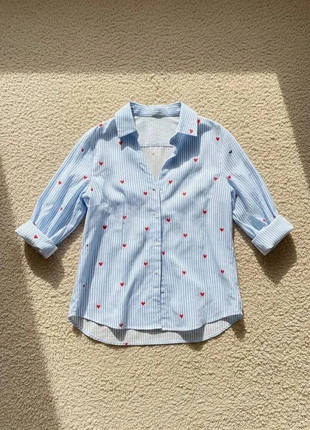 Chemise à rayures cœurs rouges, brand: PixelMuse, condizioni: Ottime, taglia: S / IT 40 / EU 36, €37.99, €40.59 include la Protezione acquisti