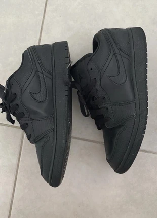 Nike Air Jordan One Full Black – Le Must-Have Streetwear, marque: Nike, état: Très bon état, taille: 36.5, 58,00 €, 61,60 € Protection acheteurs incluse