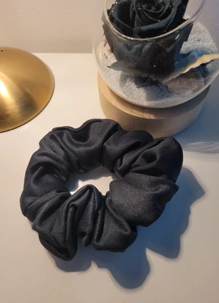 Chouchou noir satiné fait main, marque: Fait Main, état: Neuf avec étiquette, 2,50 €, 3,33 € Protection acheteurs (Pro) incluse