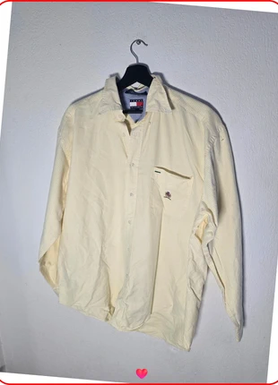 chemise tommy 100% coton jaune logo vintage L, marque: Tommy Hilfiger, état: Très bon état, taille: L, 10,00 €, 11,20 € Protection acheteurs incluse