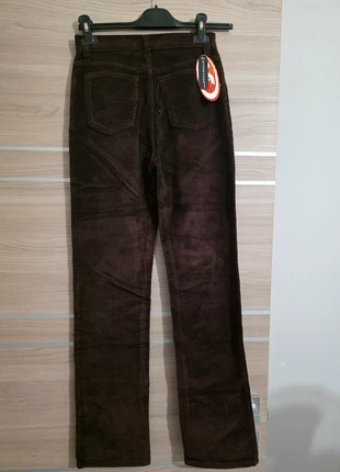 Pantaloni Vitamina Jeans Nuovi TG 42 - Velluto a Costine Marrone Scuro - Stretch, marque: Vitamina Jeans, état: Neuf avec étiquette, taille: M / 38 / 10, 10,00 €, 11,20 € Protection acheteurs incluse