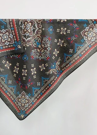 Foulard noir motif, marque: Boutique indépendante, état: Neuf avec étiquette, 8,00 €, 9,10 € Protection acheteurs (Pro) incluse