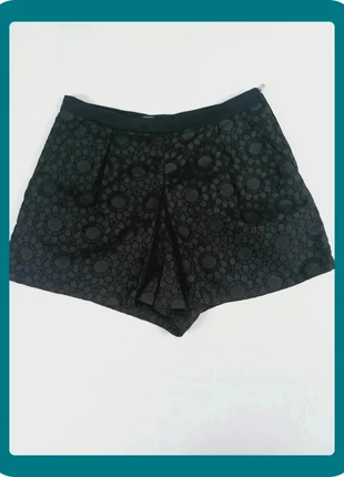 A1425 - Mini calções florais preto/cinza Stradivarius (38/S/M) | Elegant Dark Bloom Summer Shorts, marque: Stradivarius, état: Très bon état, taille: S / 36 / 8, 19,00 €, 20,65 € Protection acheteurs incluse