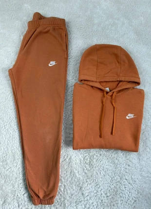 Ensemble survêtement jogging Nike club fleece à capuche - M - Orange corail, marque: Nike, état: Très bon état, taille: M, 50,00 €, 53,20 € Protection acheteurs (Pro) incluse