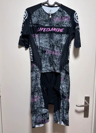 Aero (weg) pak maat M, merk: Aero, staat: Heel goed, maat: M, € 48,00, € 51,10 inclusief Kopersbescherming