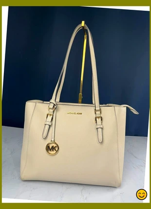 Sac à main et à épaule Michael Kors blanc crème, brand: Michael Kors, condizioni: Buone, €38.00, €40.60 include la Protezione acquisti