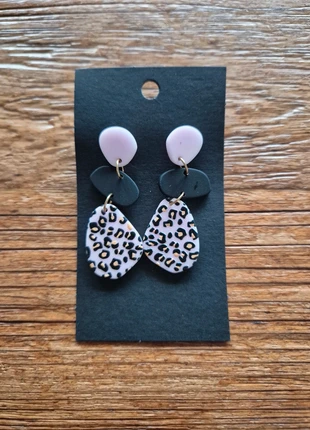 Roze oorbellen met print, staat: Heel goed, € 1,25, € 2,01 inclusief Kopersbescherming