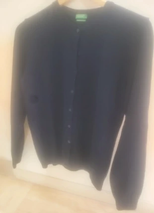 Maglioncino con bottoni blu scuro taglia M, merk: Benetton, staat: Nieuw zonder prijskaartje, maat: M / 38 / 10, € 17,00, € 18,55 inclusief Kopersbescherming