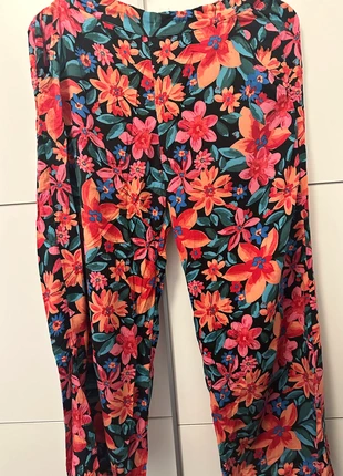 Pantalon fluide à fleur multicolore hippie chic Roxy taille S, marque: Roxy, état: Neuf sans étiquette, taille: S / 36 / 8, 9,00 €, 10,15 € Protection acheteurs incluse